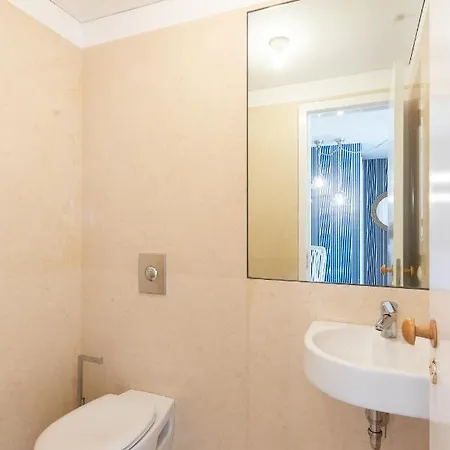 Appartamento Joivy Chiado Self Check-in 2-br Flat With Parking *