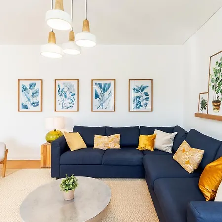 Joivy Chiado Self Check-in 2-br Flat With Parking *