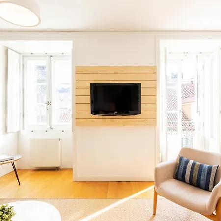 Joivy Chiado Self Check-in 2-br Flat With Parking Appartamento Lisbona