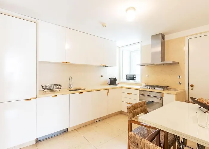 Guestready - Contemporary Flat W/ Garage In * 리스본