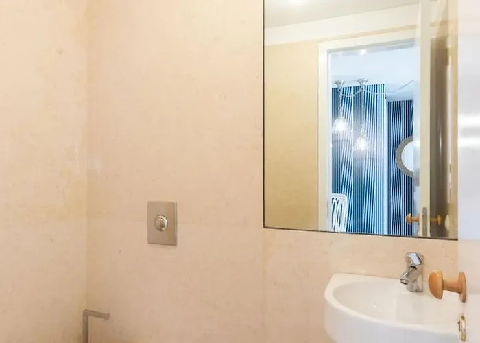 아파트 Guestready - Contemporary Flat W/ Garage In *